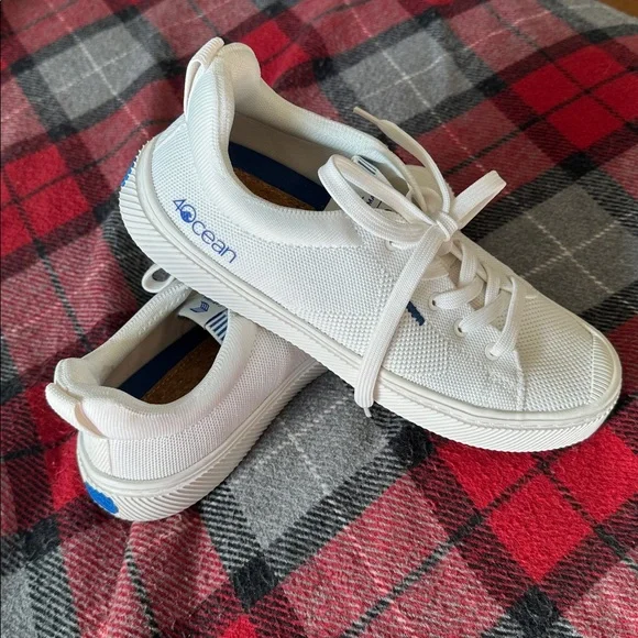 Cariuma 4Ocean Special Edition White Canvas Sneakers w/ cork insole - Picture 2 of 3